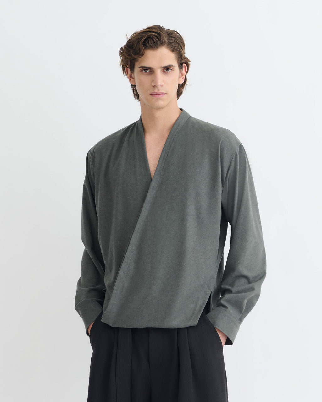 Chemise cache-cœur en soie grège - Gris foncé