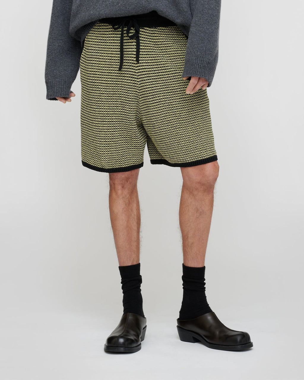 Shorts rayés en coton et lin - Crème acide/Noir
